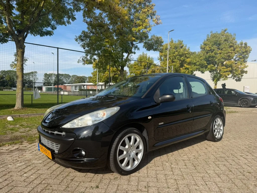 Peugeot 206 (2011) — foto 1