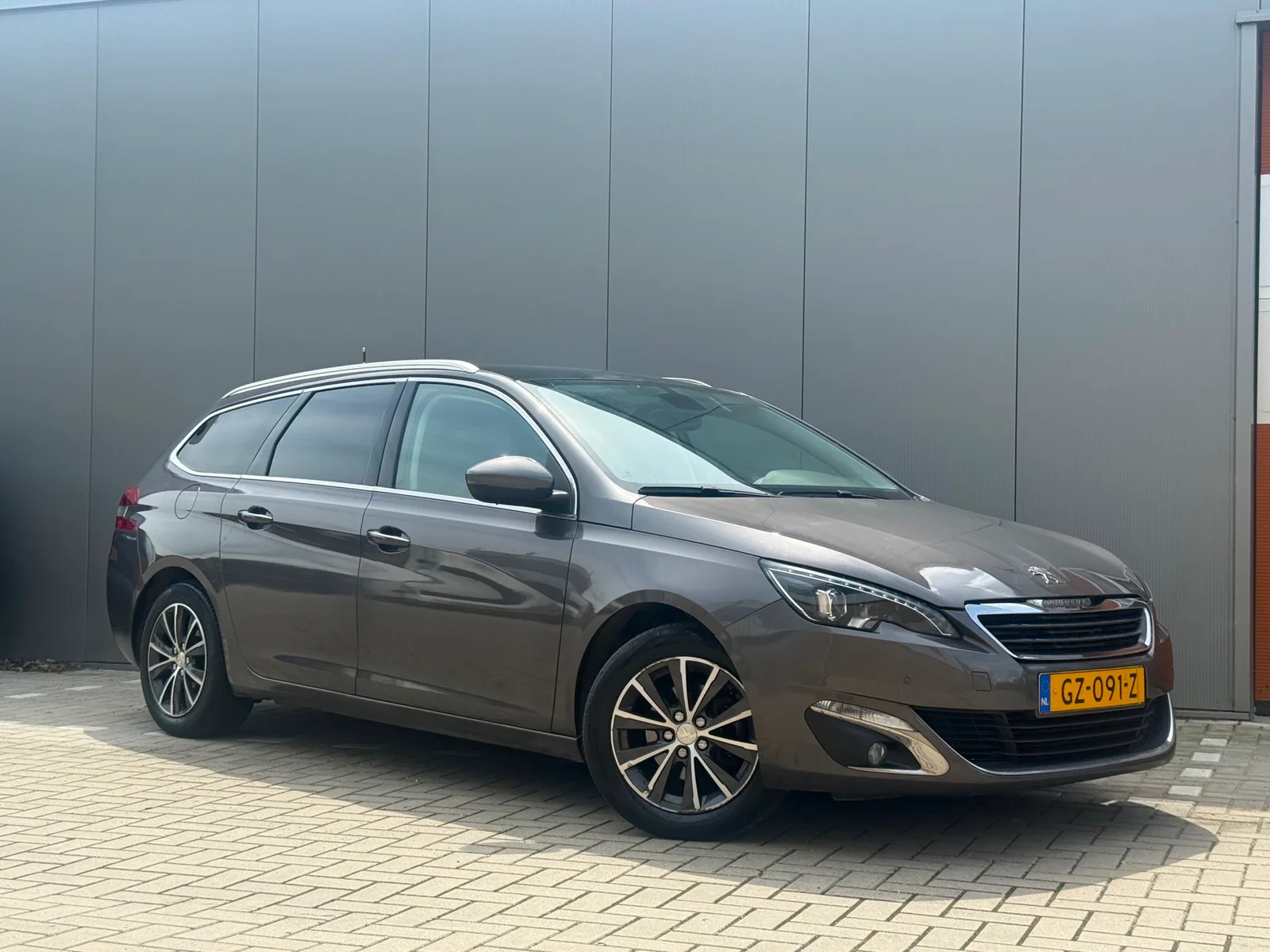 Peugeot 308 (2015) — foto 1