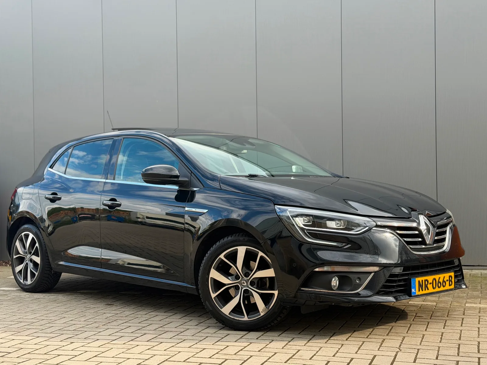 Renault Mégane (2017) — foto 1