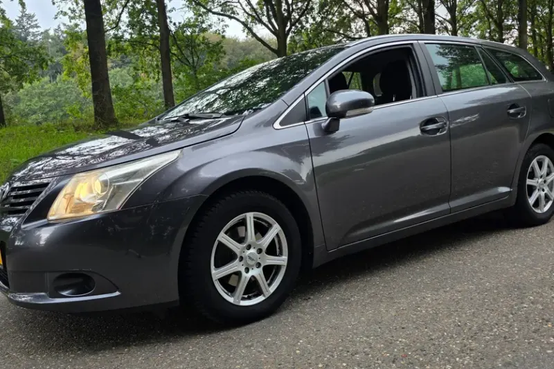Toyota Avensis (2011)