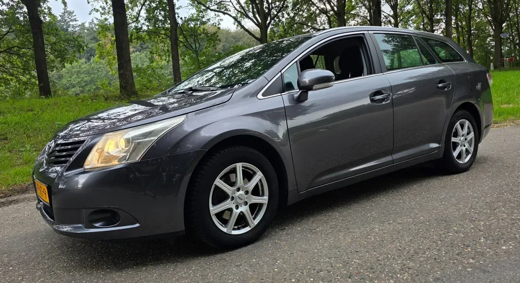 Toyota Avensis (2011) — foto 1