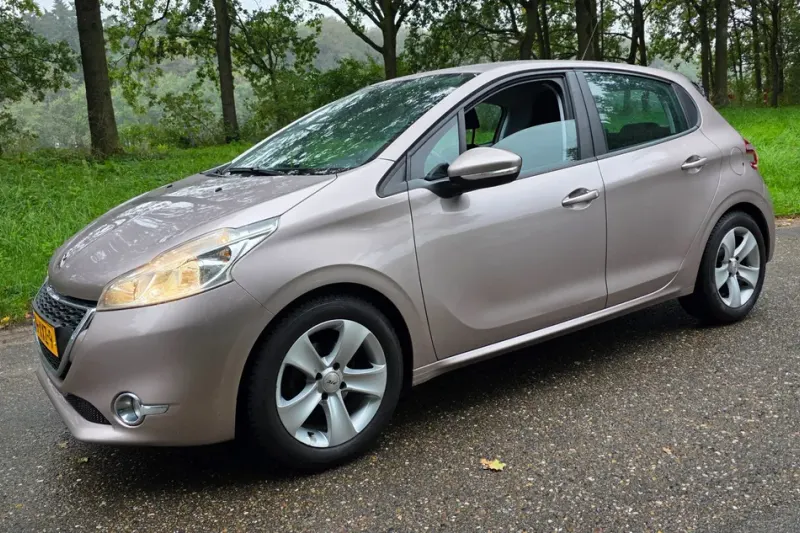 Peugeot 208 (2012)