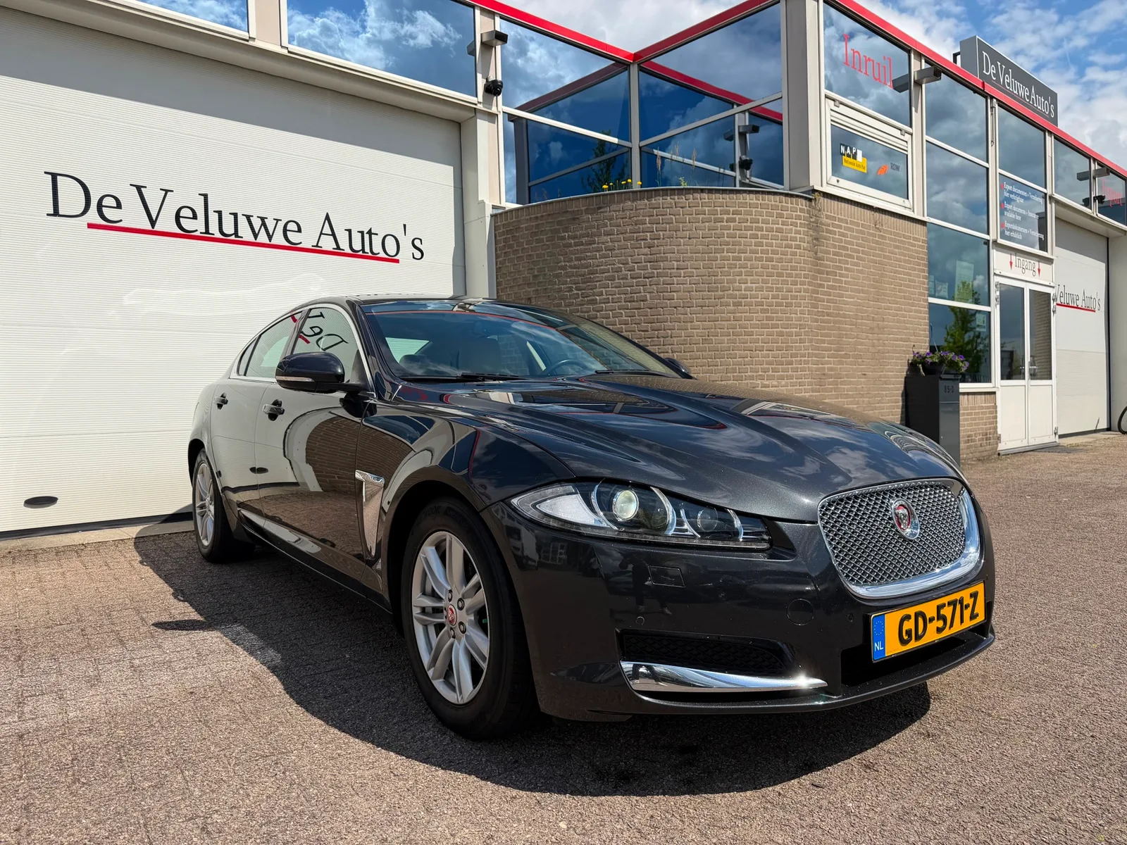 Jaguar XF (2015) — foto 1