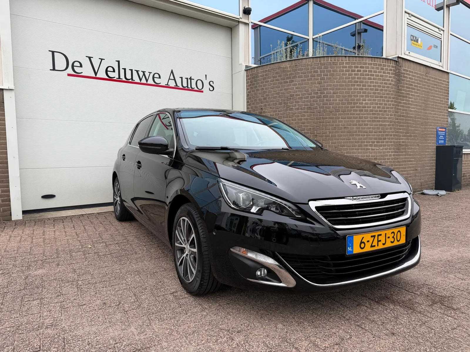Peugeot 308 (2014) — foto 1