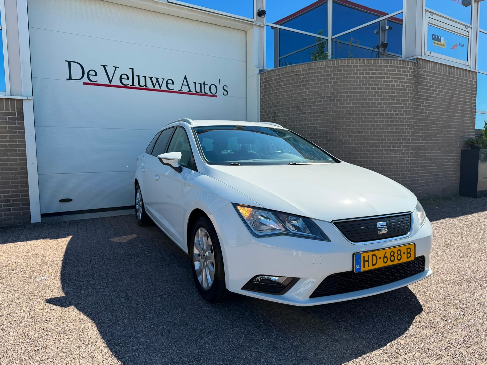 SEAT Leon (2015) — foto 1