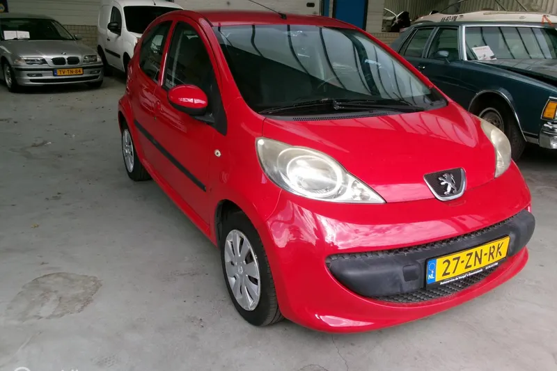 Peugeot 107 (2008)
