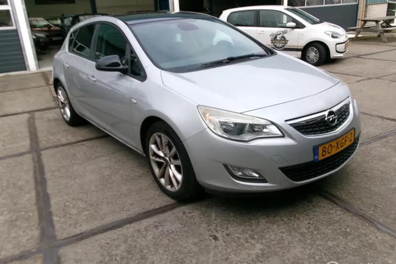 Opel Astra (2012)