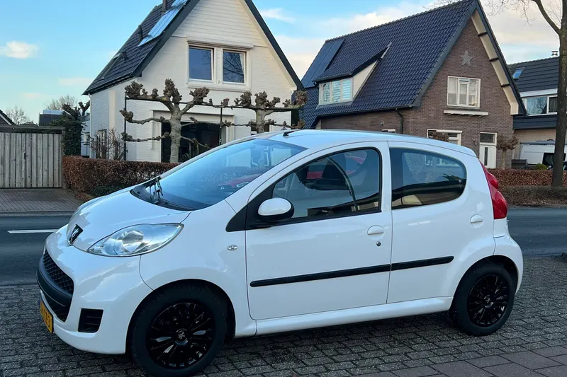 Peugeot 107 (2010)