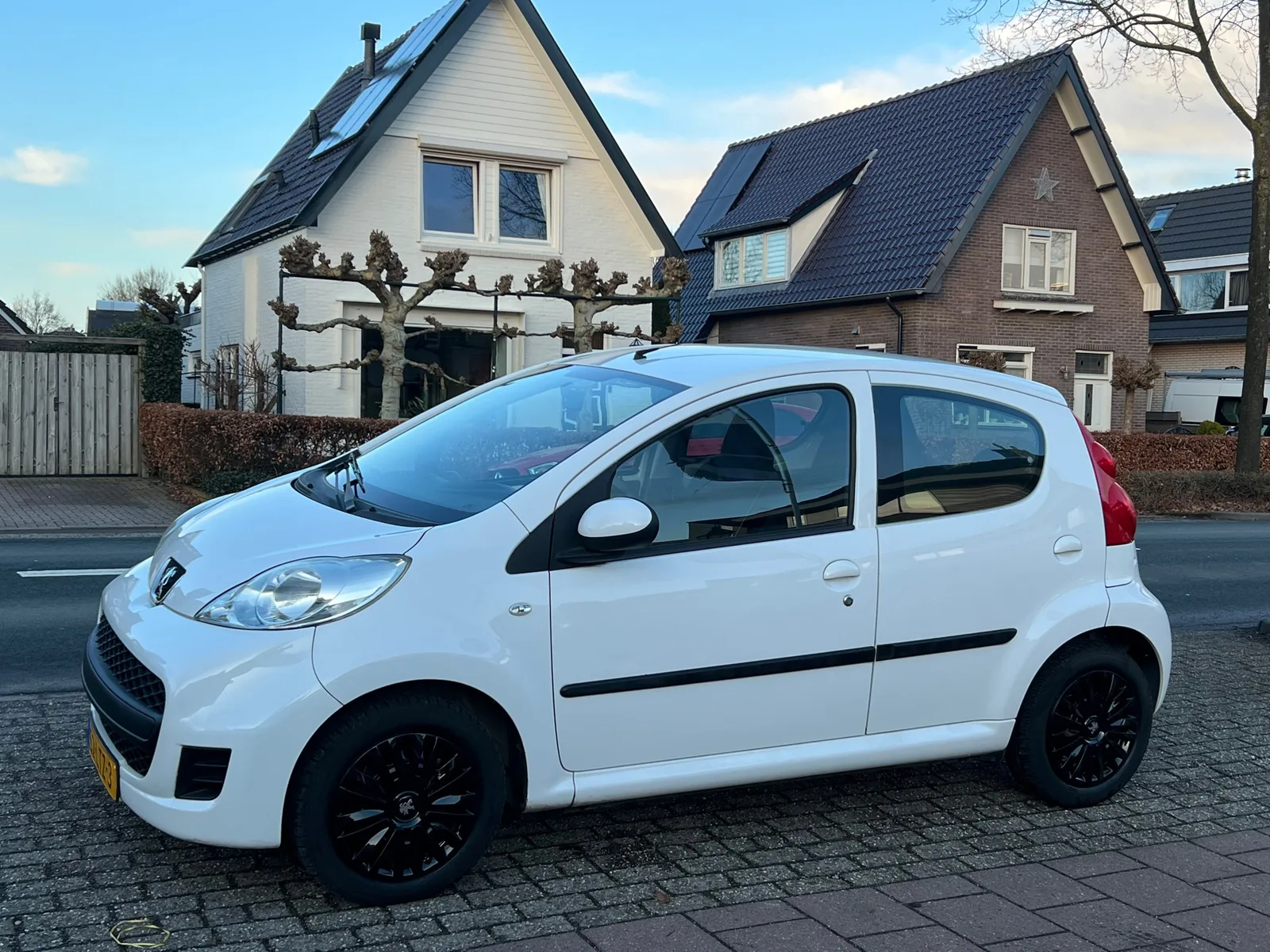Peugeot 107 (2010) — foto 1