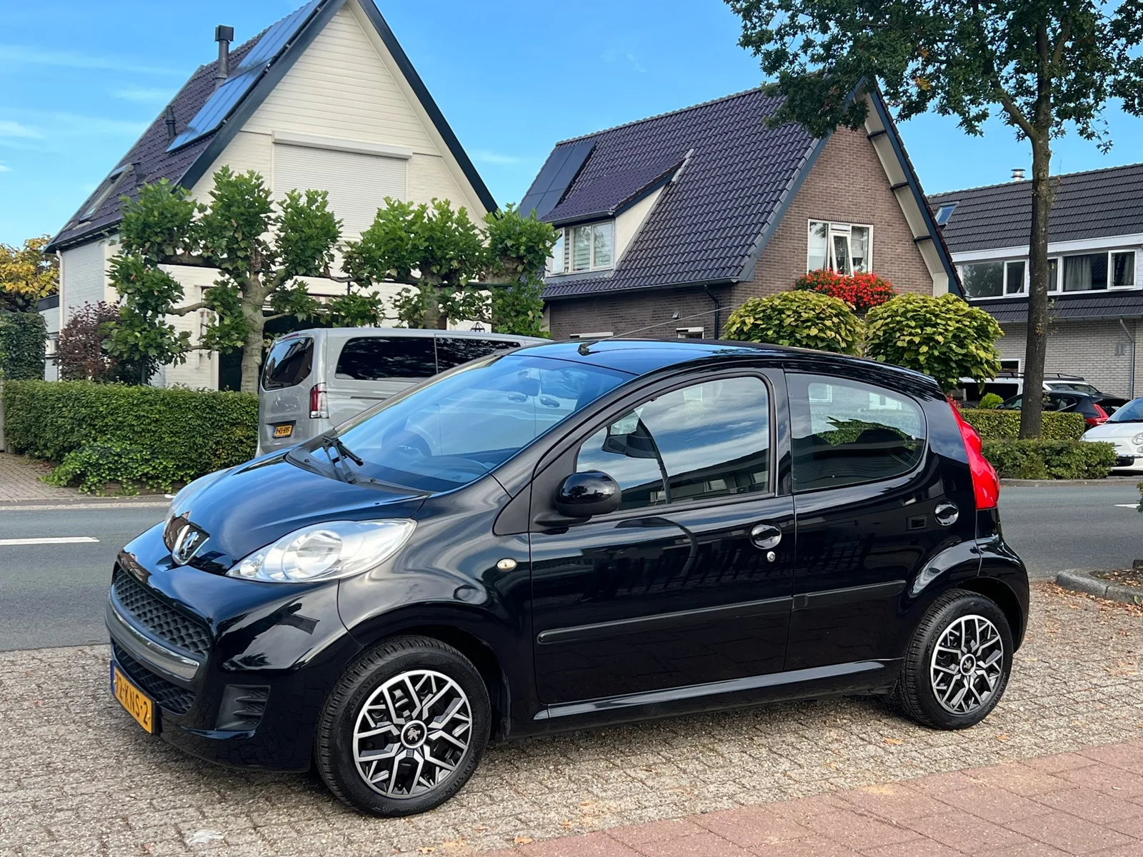 Peugeot 107 (2010) — foto 1