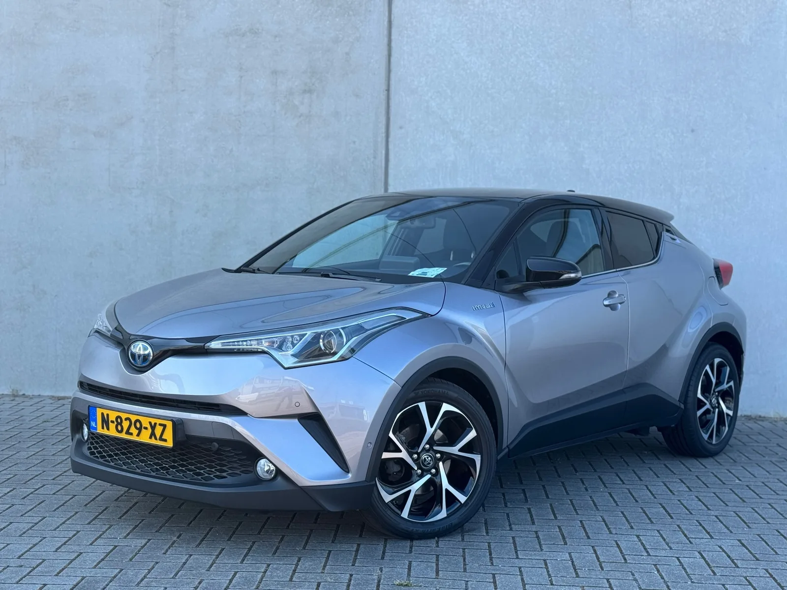 Toyota C-HR (2017) — foto 1