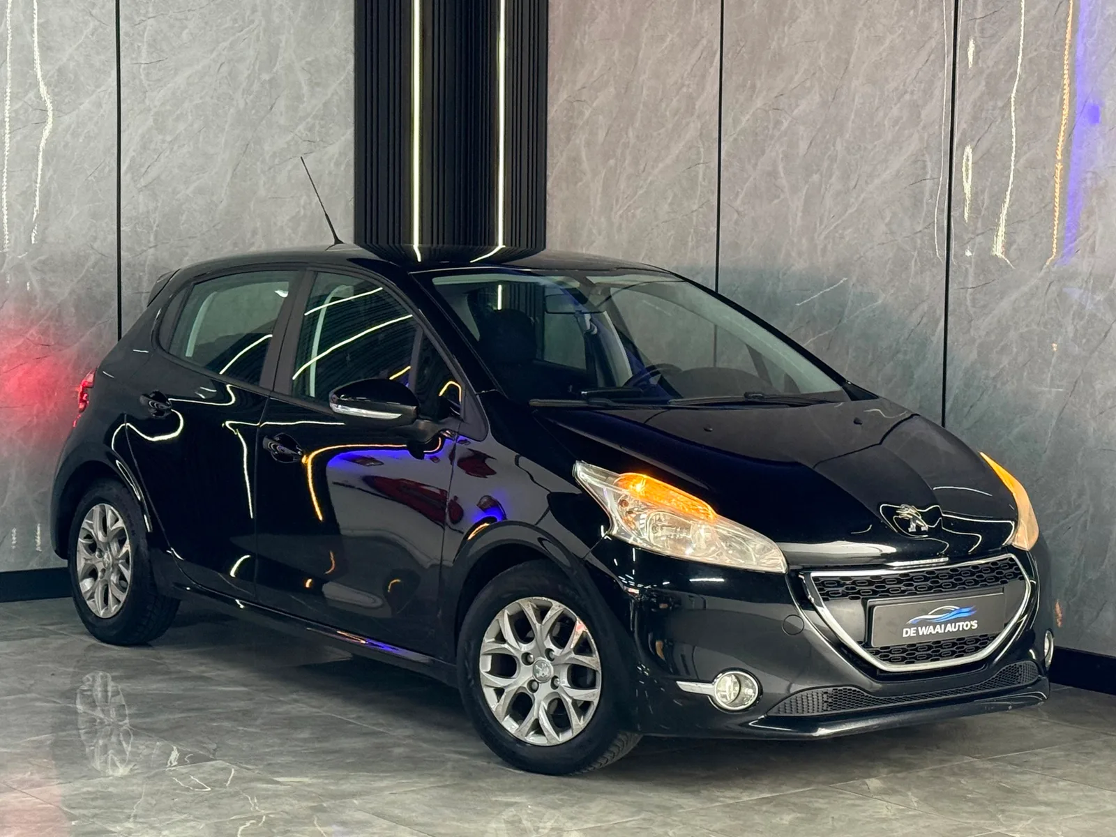 Peugeot 208 (2012) — foto 1