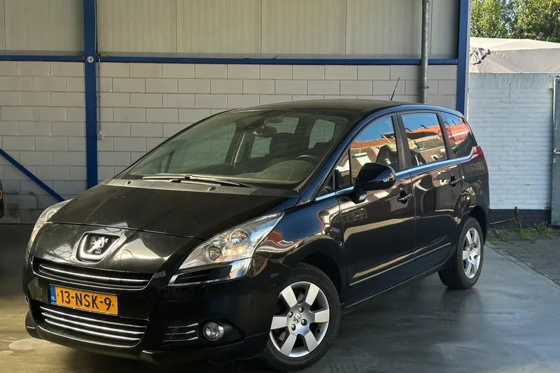 Peugeot 5008 (2010)