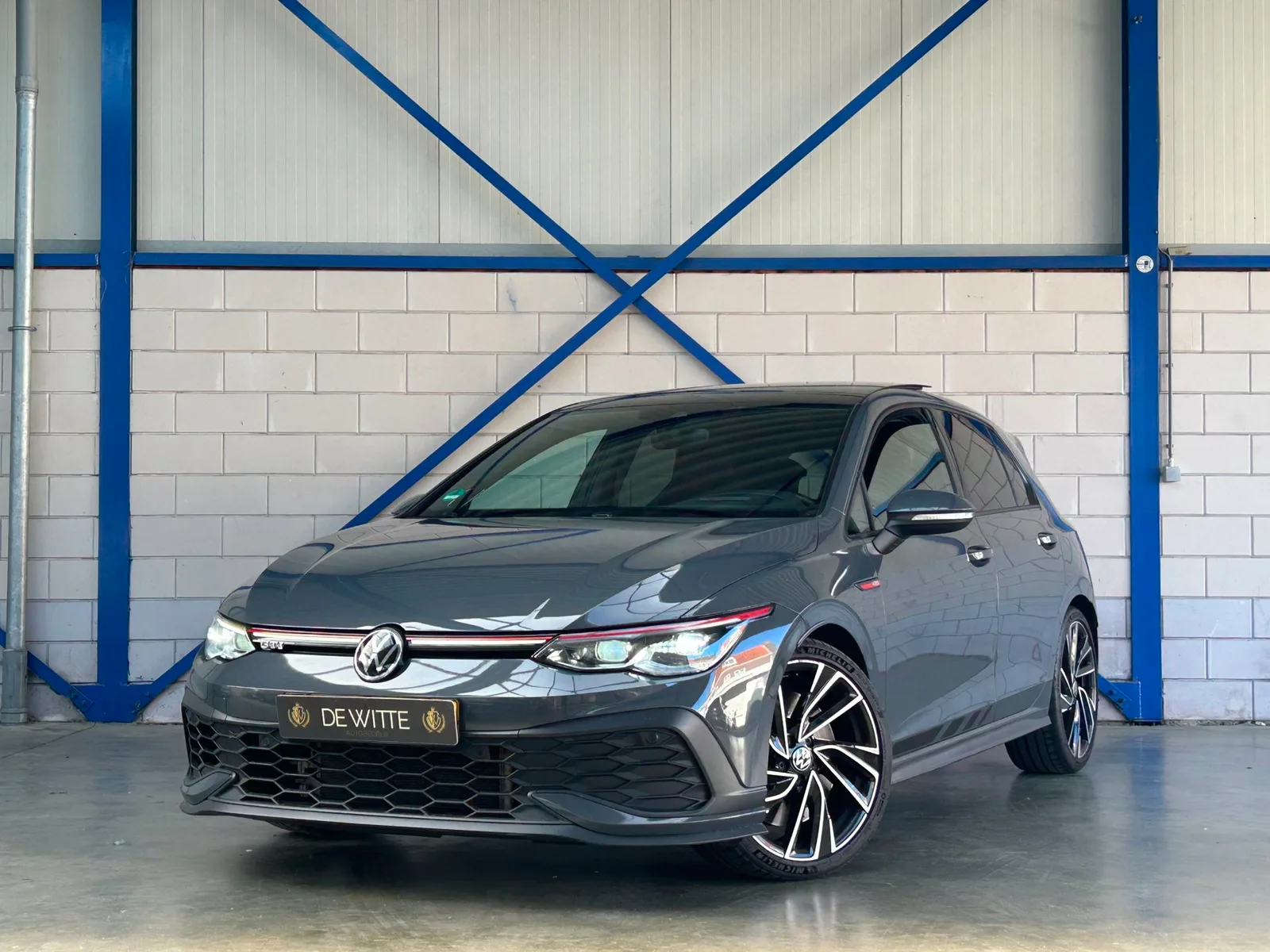 Volkswagen Golf (2021) — foto 1
