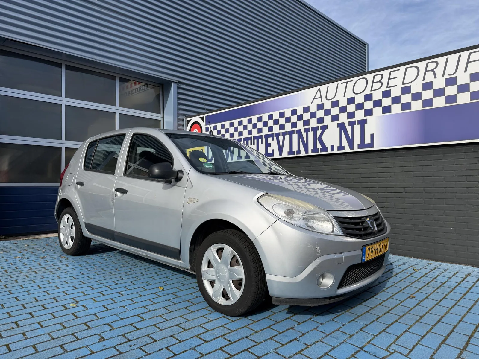 Dacia Sandero (2008) — foto 1