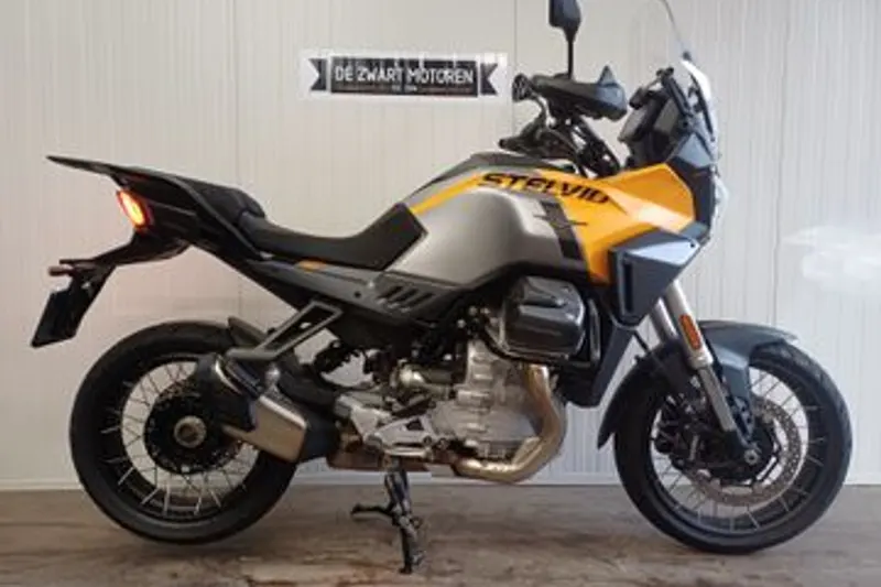 Moto Guzzi Stelvio (2024)