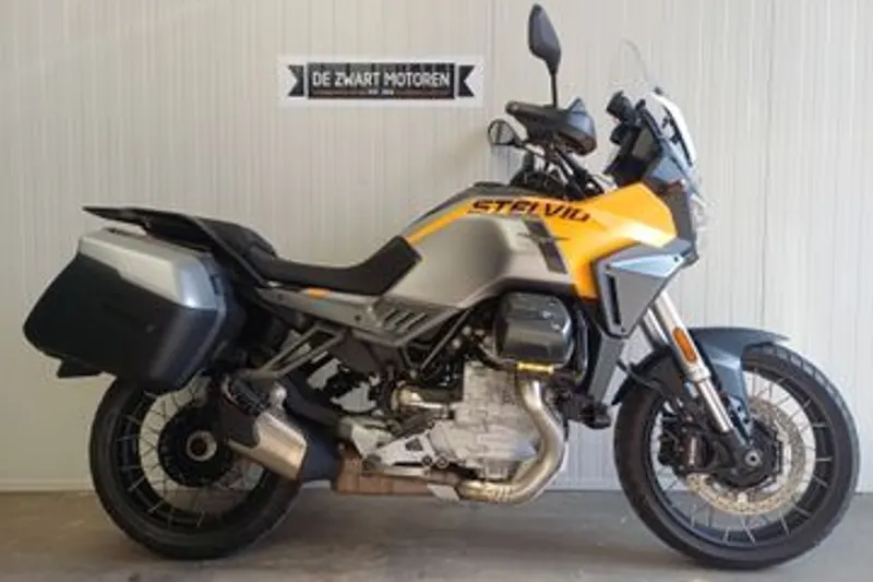 Moto Guzzi Stelvio (2025)