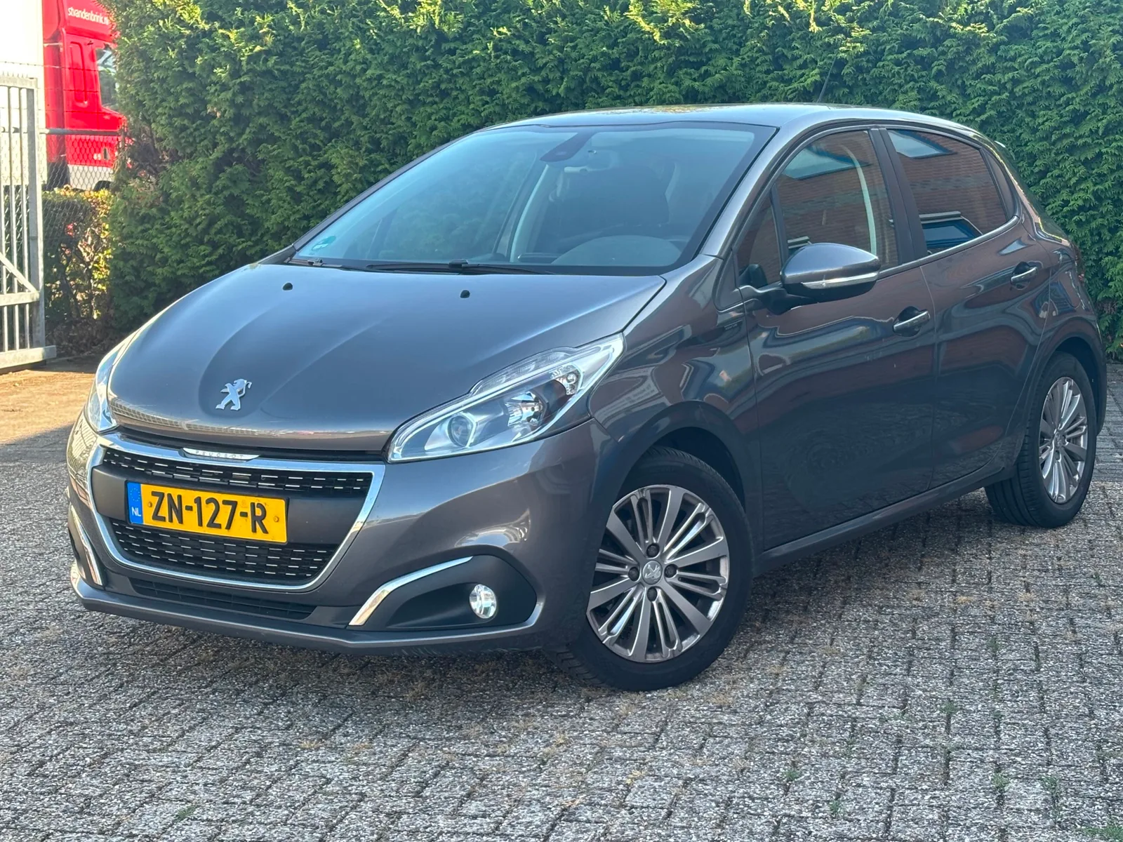 Peugeot 208 (2019) — foto 1