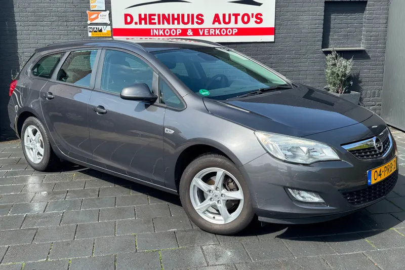 Opel Astra Sports Tourer (2011)