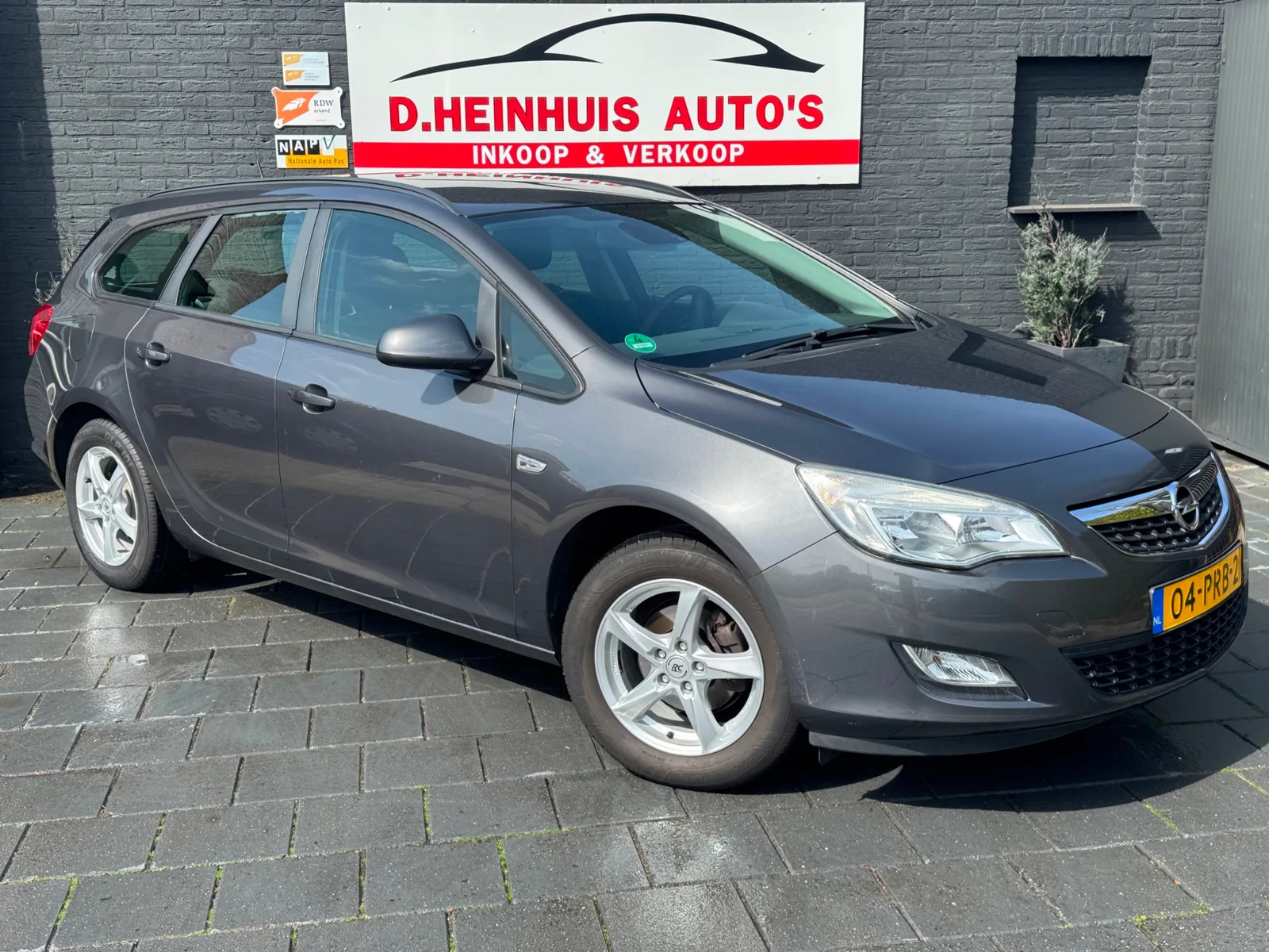 Opel Astra Sports Tourer (2011) — foto 1