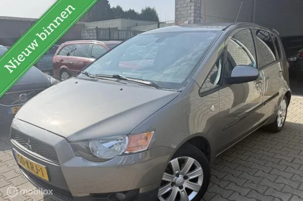 Mitsubishi Colt (2010) — foto 1
