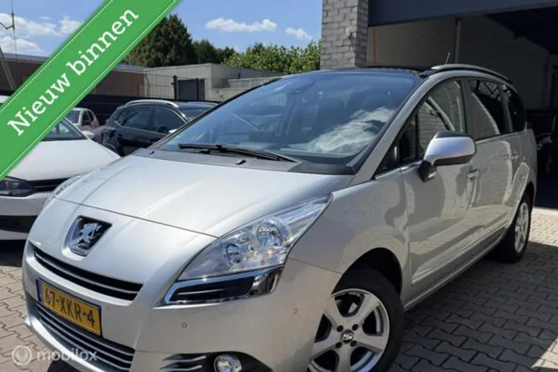 Peugeot 5008 (2012)