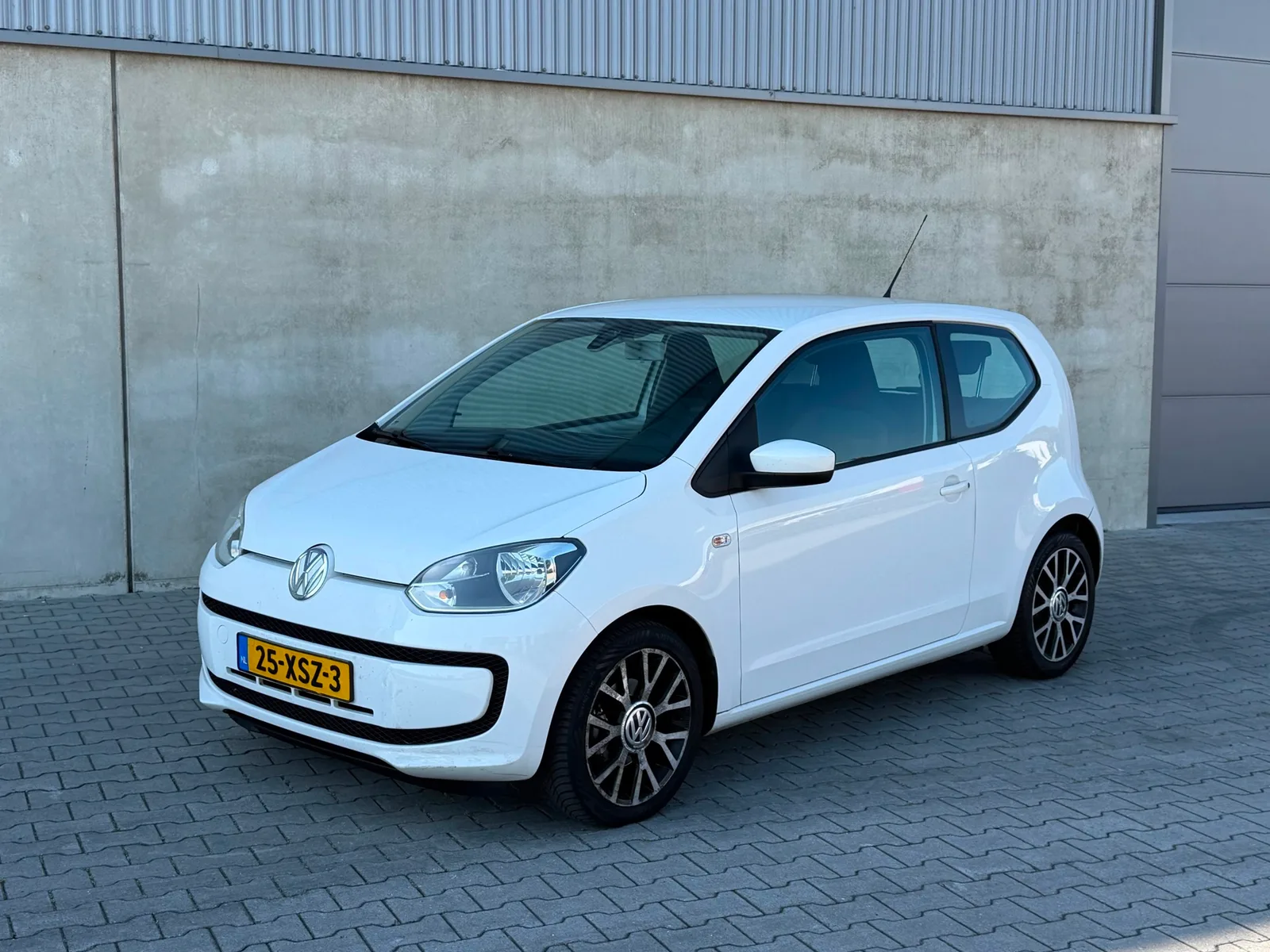 Volkswagen Up! (2012) — foto 1