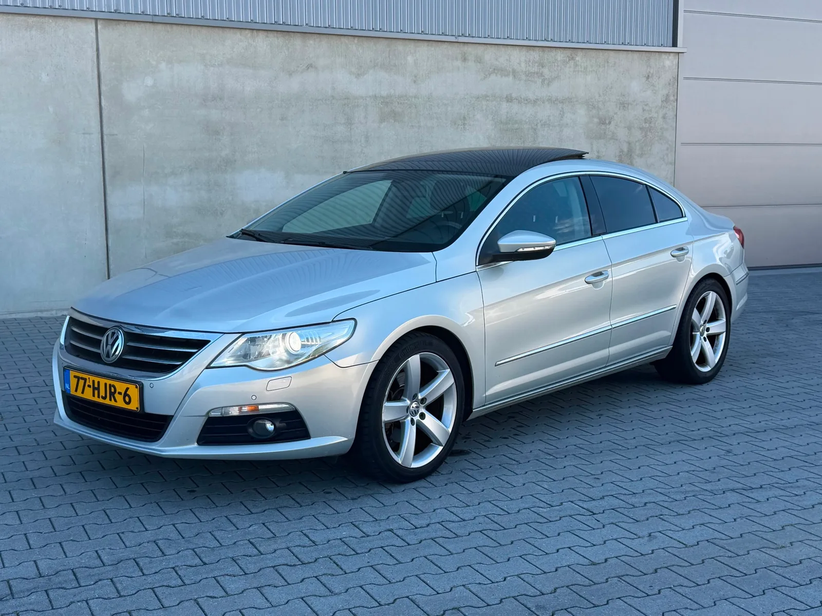 Volkswagen Passat (2009) — foto 1