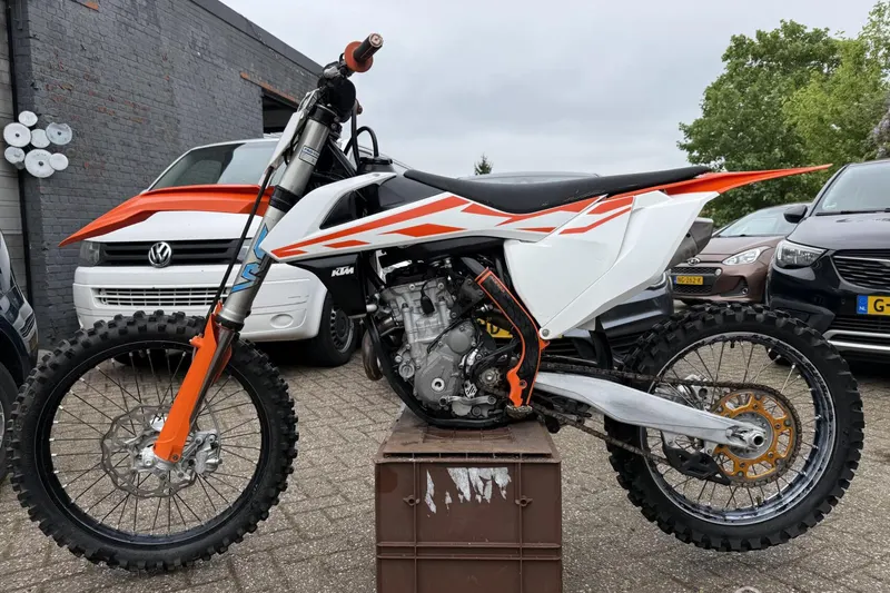 KTM 250 SX-F (2016)