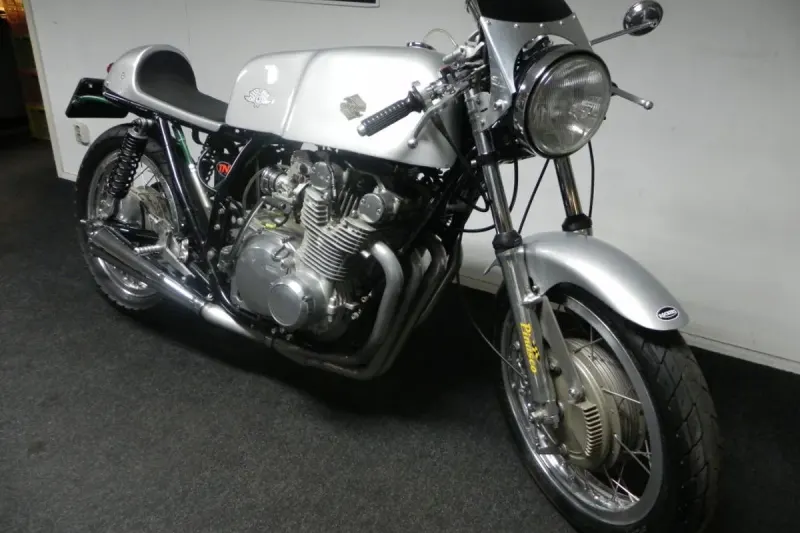 Suzuki GS 750 (1977)
