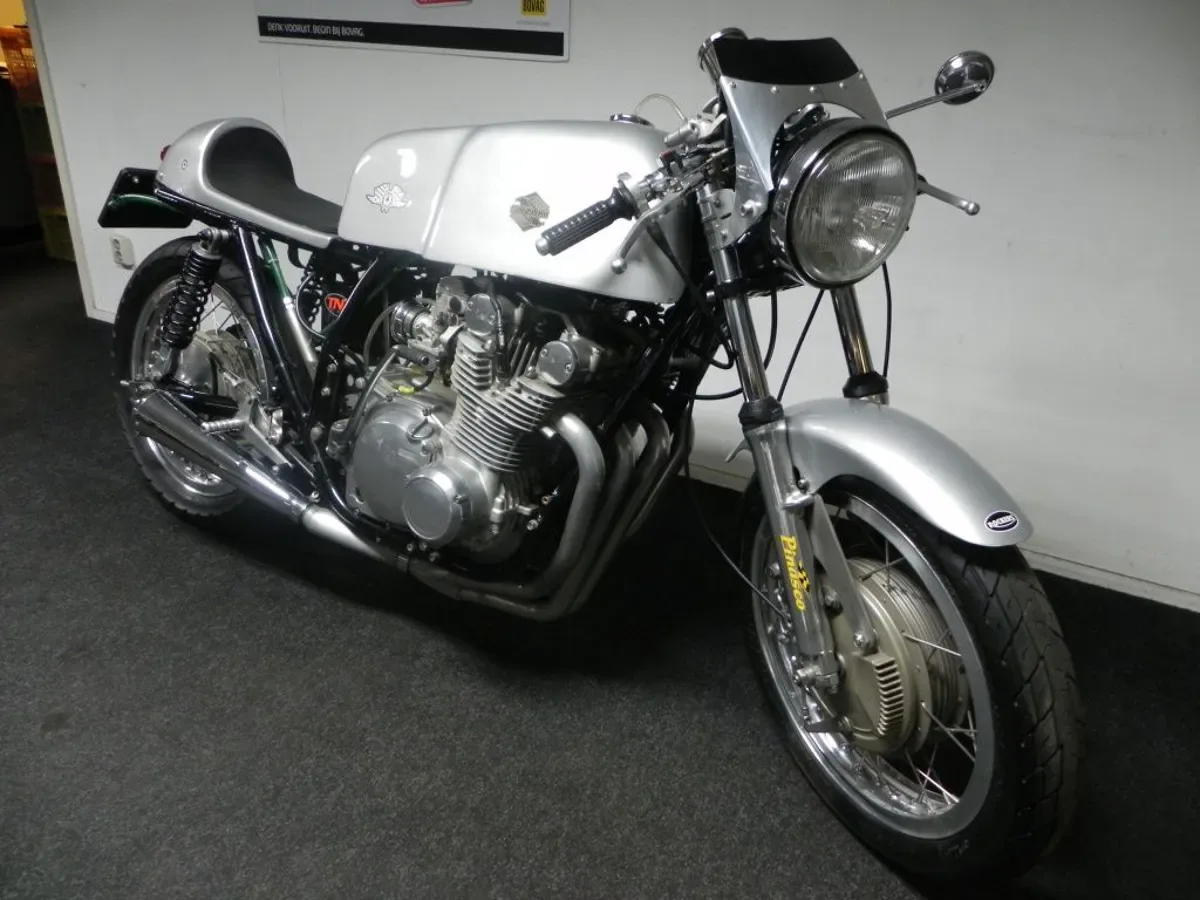 Suzuki GS 750 (1977) — foto 1