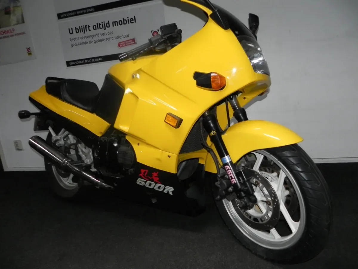 Kawasaki GPX 600 R (1990) — foto 1