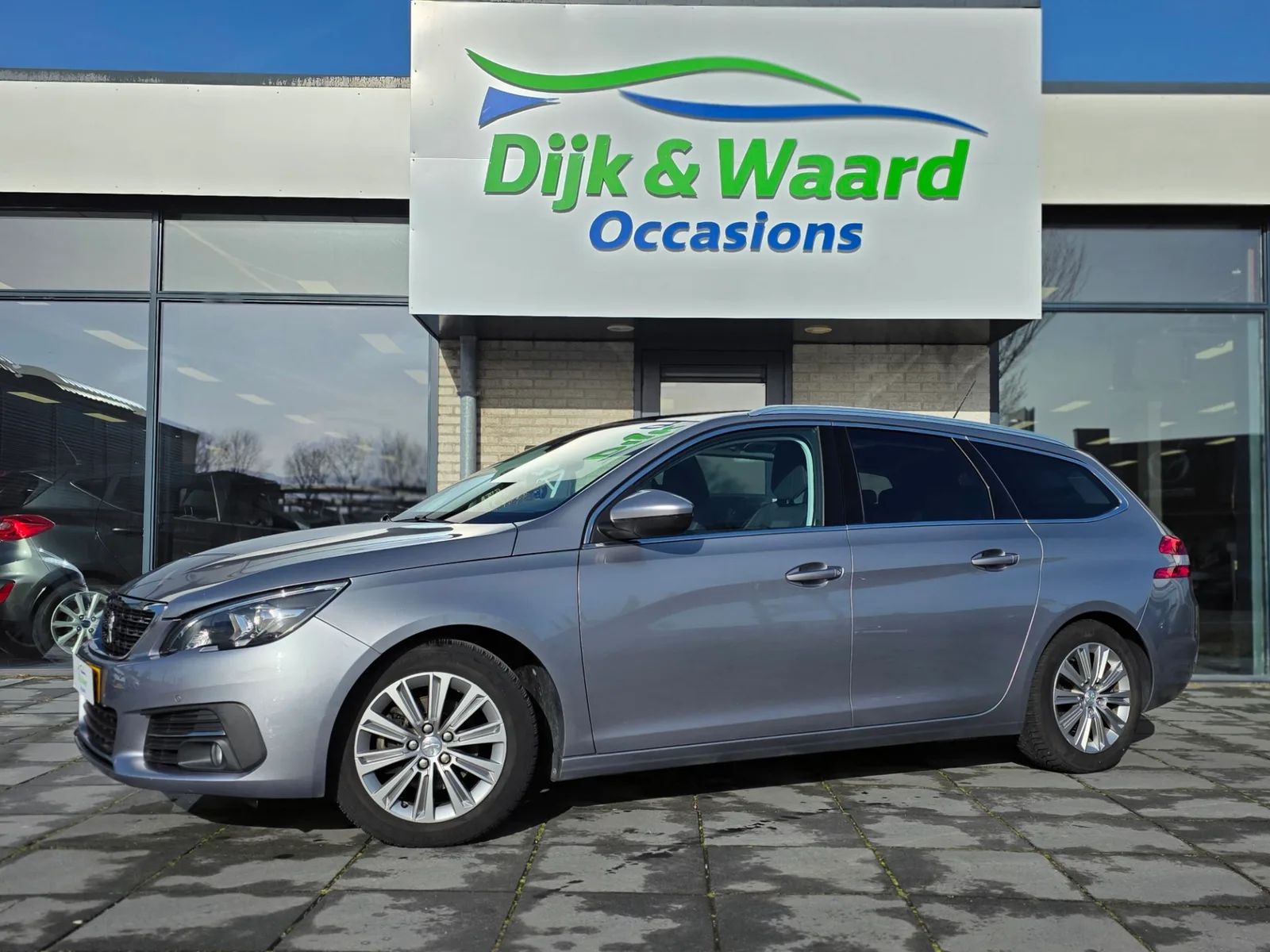Peugeot 308 (2019) — foto 1