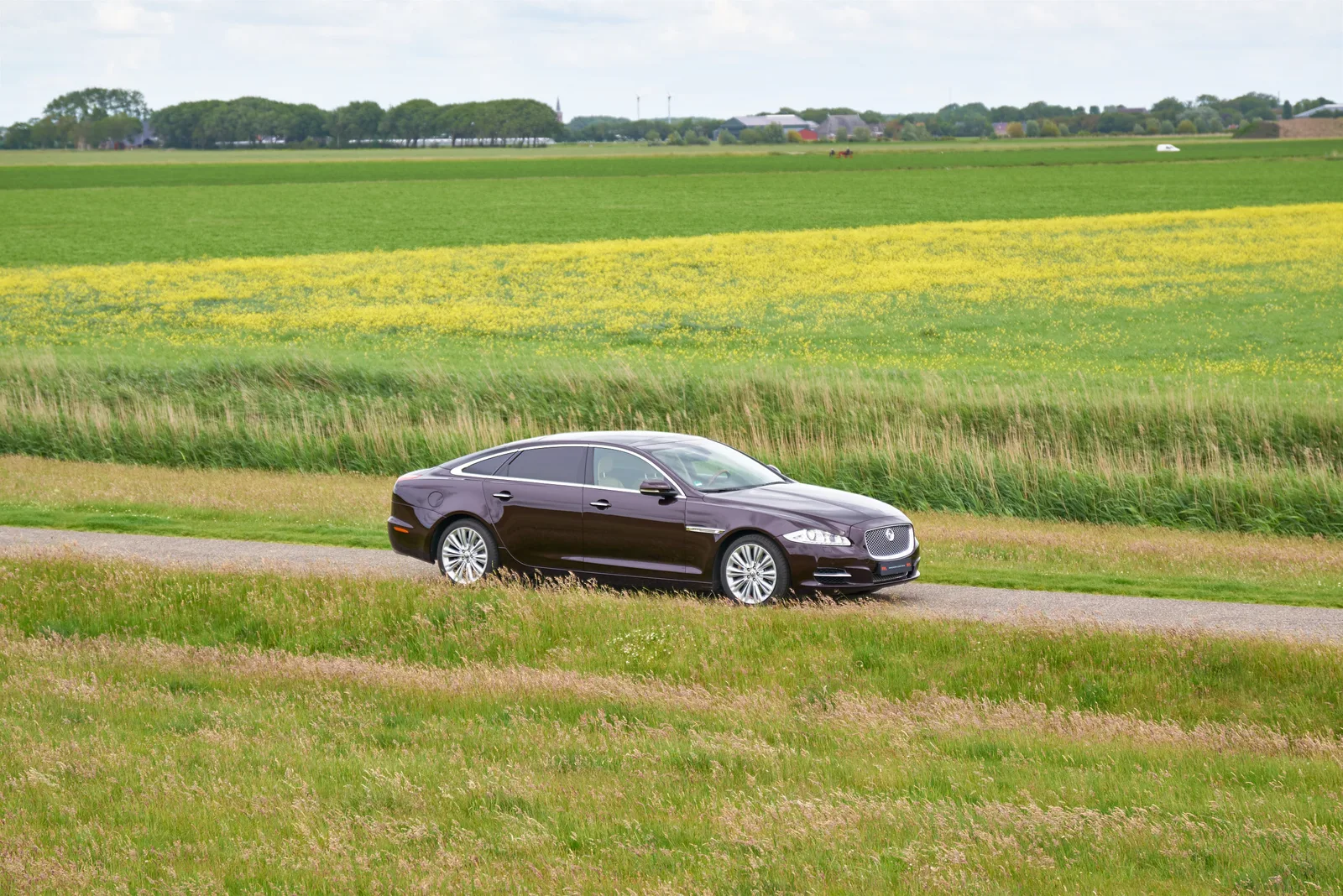 Jaguar XJ (2010) — foto 1