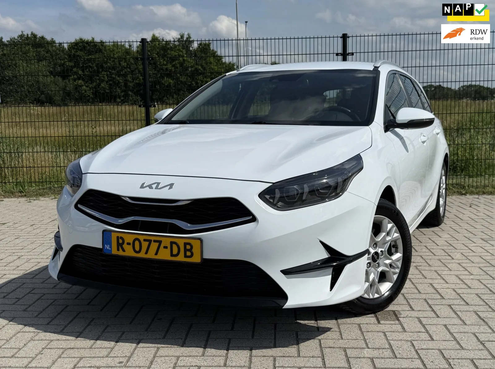 Kia Ceed Sportswagon (2022) — foto 1
