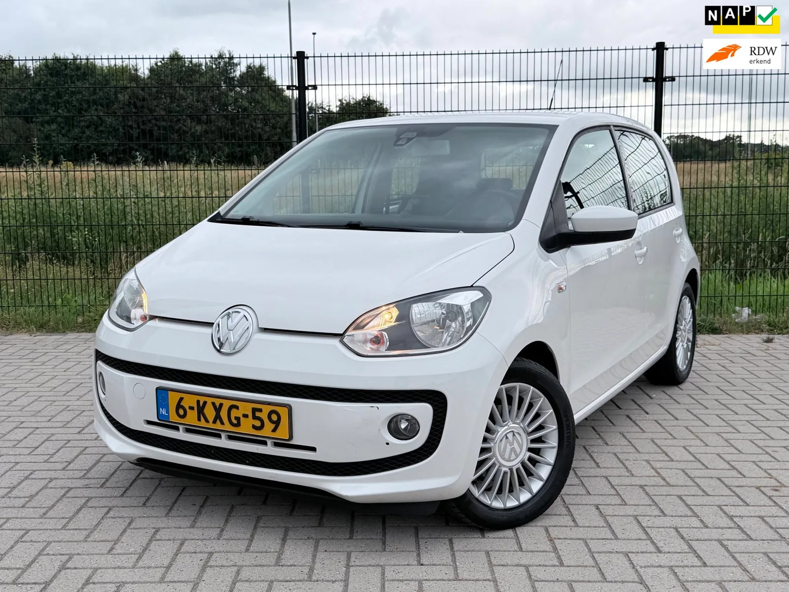 Volkswagen Up! (2013) — foto 1