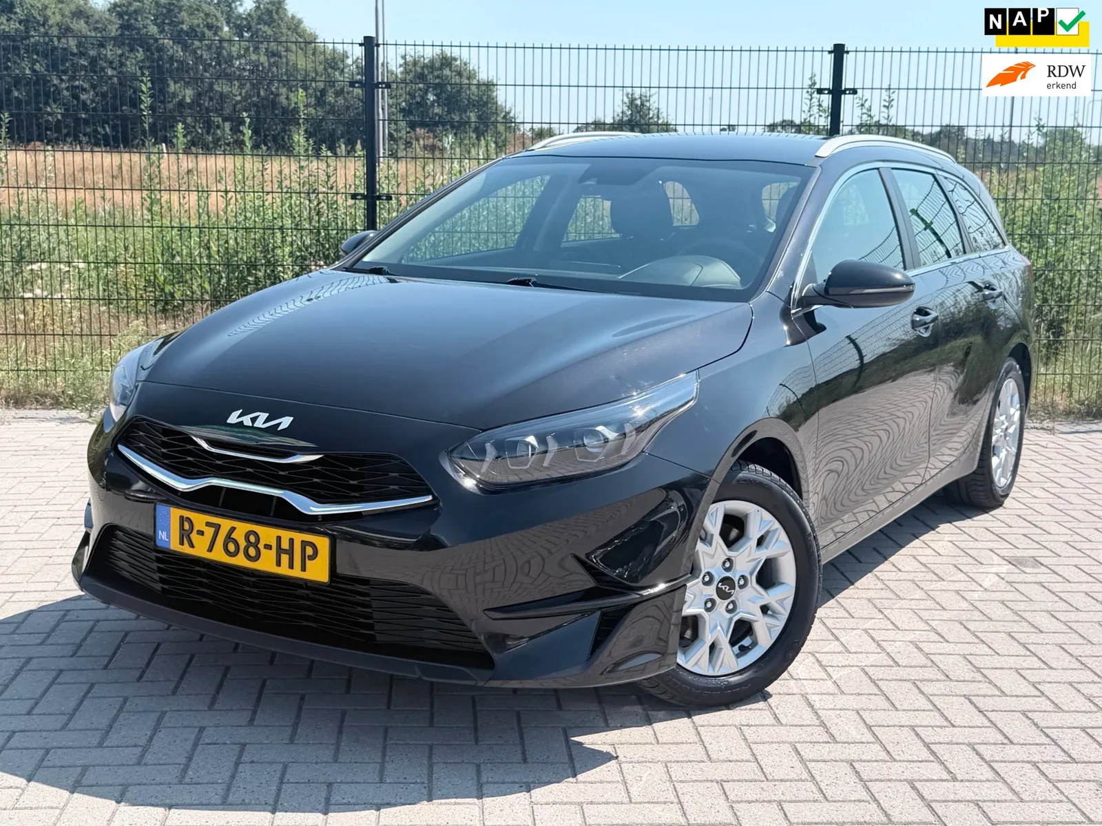 Kia Ceed Sportswagon (2022) — foto 1