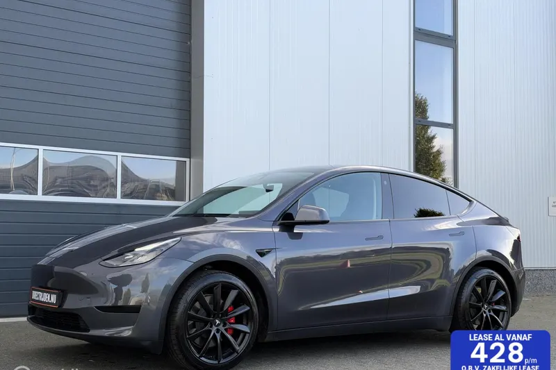 Tesla Model Y (2023)