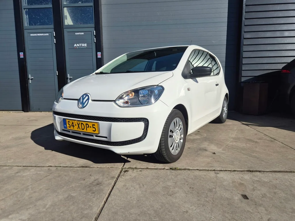 Volkswagen Up! (2012) — foto 1