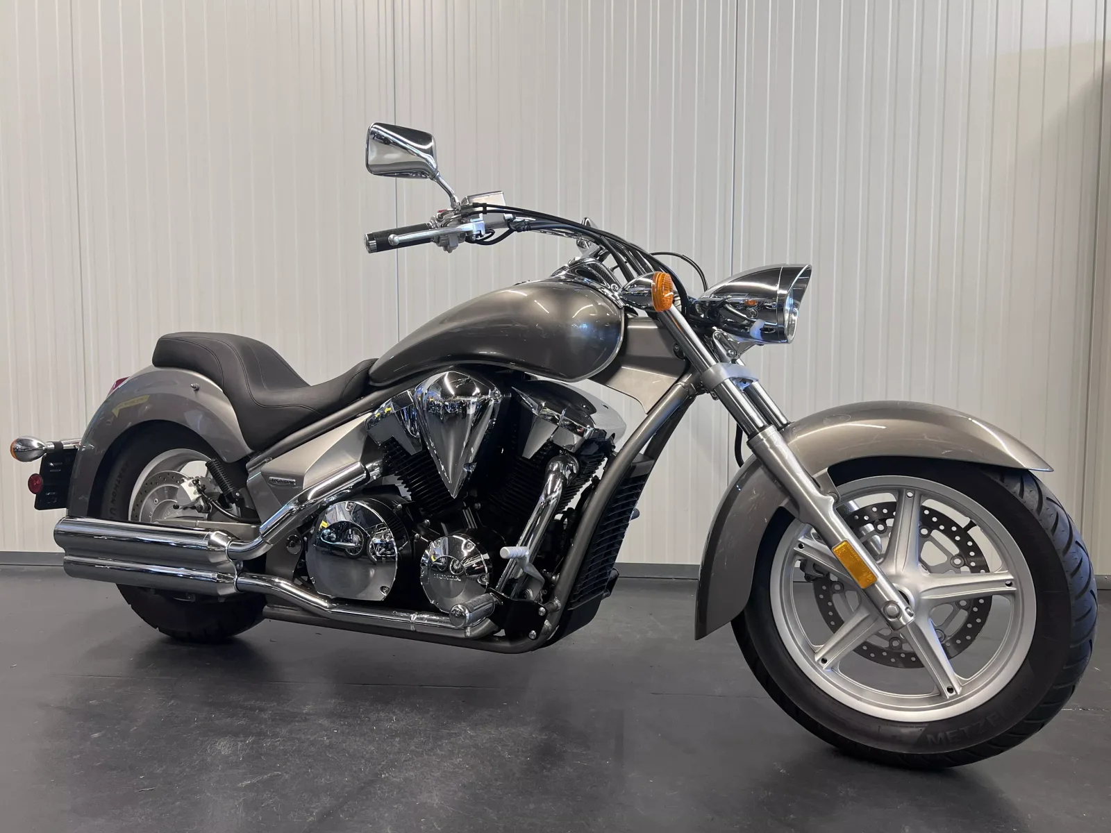 Honda VT 1300 CR STATELINE (2012) — foto 1