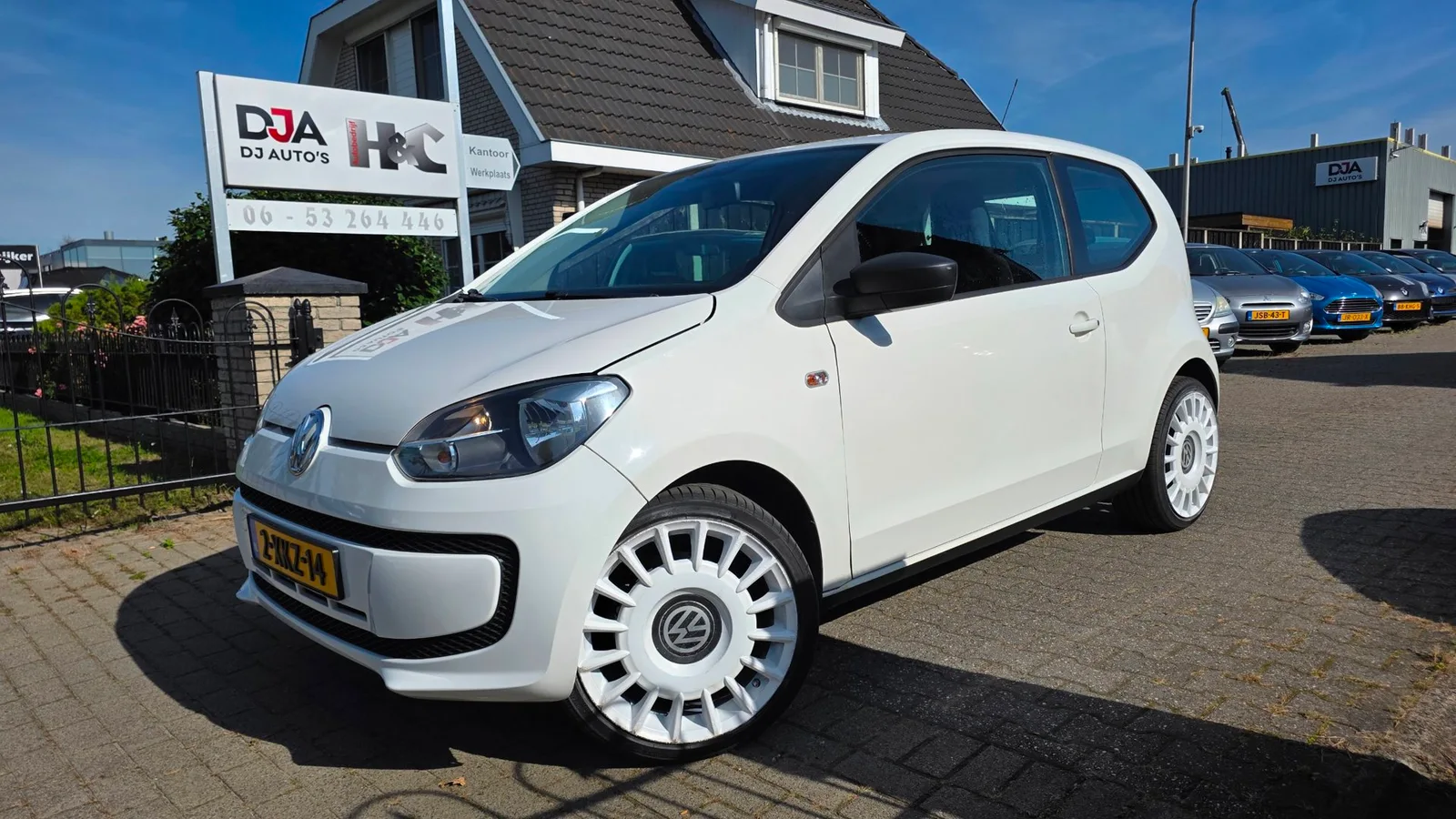 Volkswagen Up! (2012) — foto 1