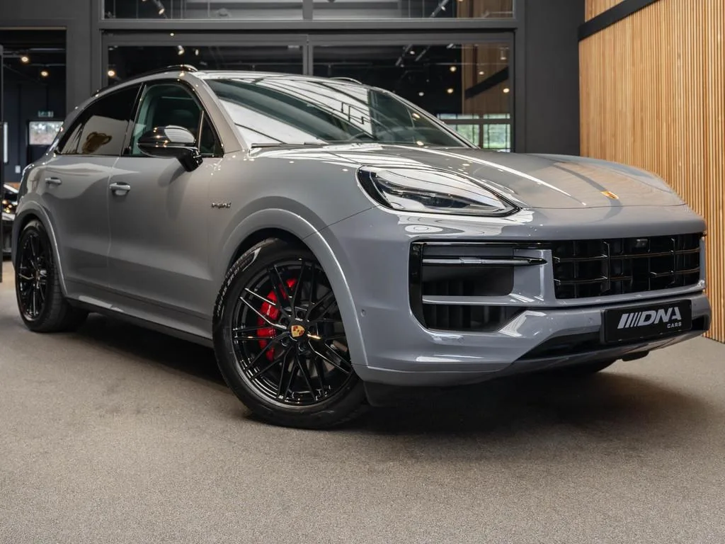 Porsche Cayenne (2024) — foto 1