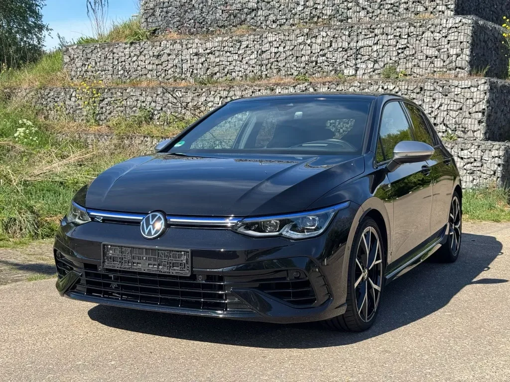 Volkswagen Golf (2023) — foto 1