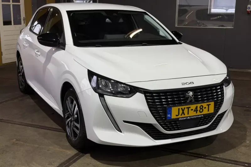Peugeot 208 (2023)