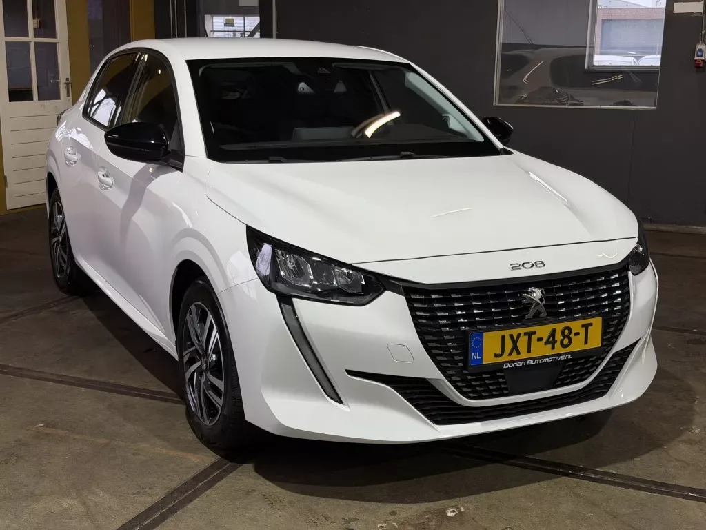 Peugeot 208 (2023) — foto 1