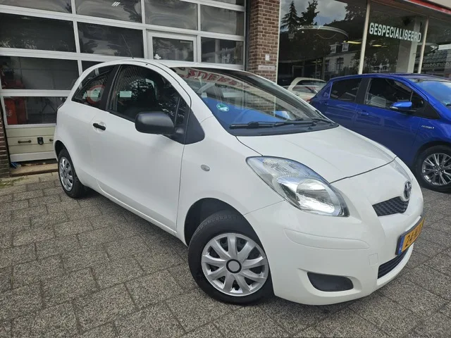 Toyota Yaris (2010) — foto 1