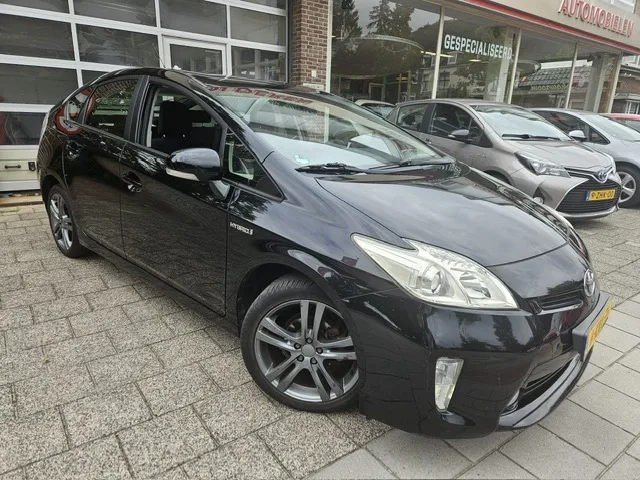 Toyota Prius (2013) — foto 1