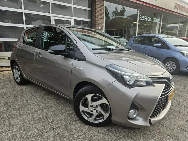 Toyota Yaris (2015) — foto 1