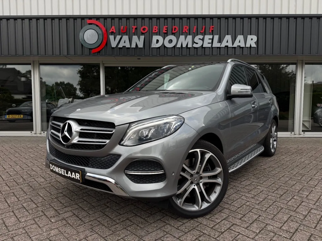 Mercedes-Benz GLE (2015) — foto 1