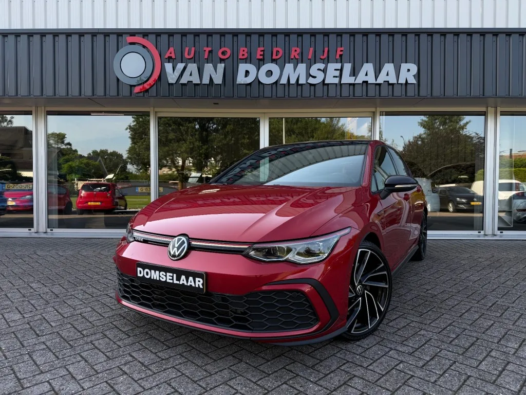 Volkswagen Golf (2021) — foto 1